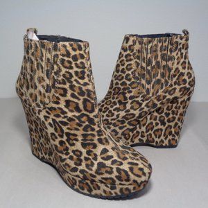 BCBG BCBGeneration Size 5.5 M VANCE Leopard Print Wedge Boots New Women's Shoes